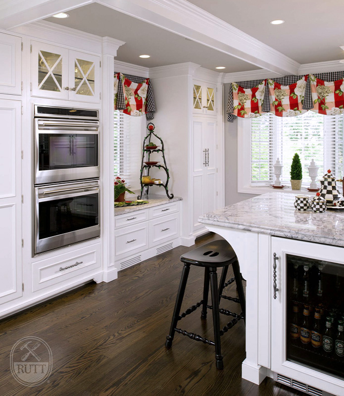 How To Design A Traditional Kitchen With White Kitchen Cabinets